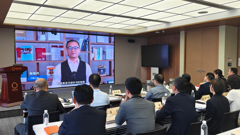 17398486613656790GG7.jpg “共讀一本好書”暨“悅話學堂”首期開講活動.jpg